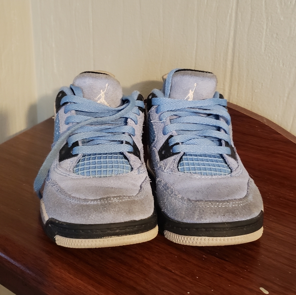 Jordan 4 Retro Mid University Blue size 11(PS)